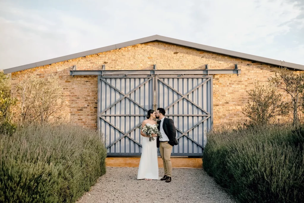 featherwood-farm-bide-and-groom-barn-1